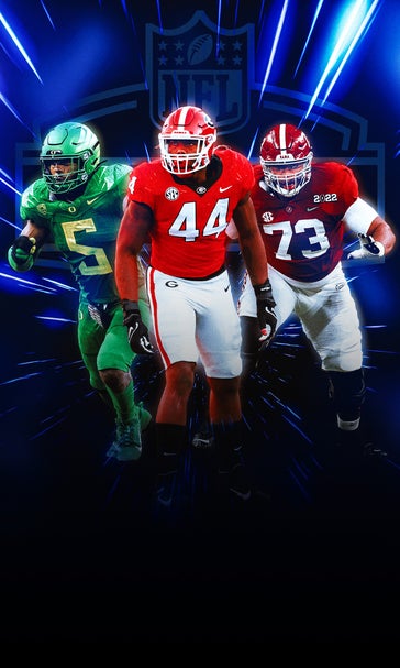2022 NFL Mock Draft: Travon Walker, Aidan Hutchinson holding at the top